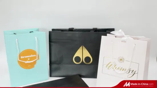 La aduana imprimió la bolsa de papel de lujo del regalo del bolso del regalo del papel de las compras de la joyería con el bronceado del logotipo